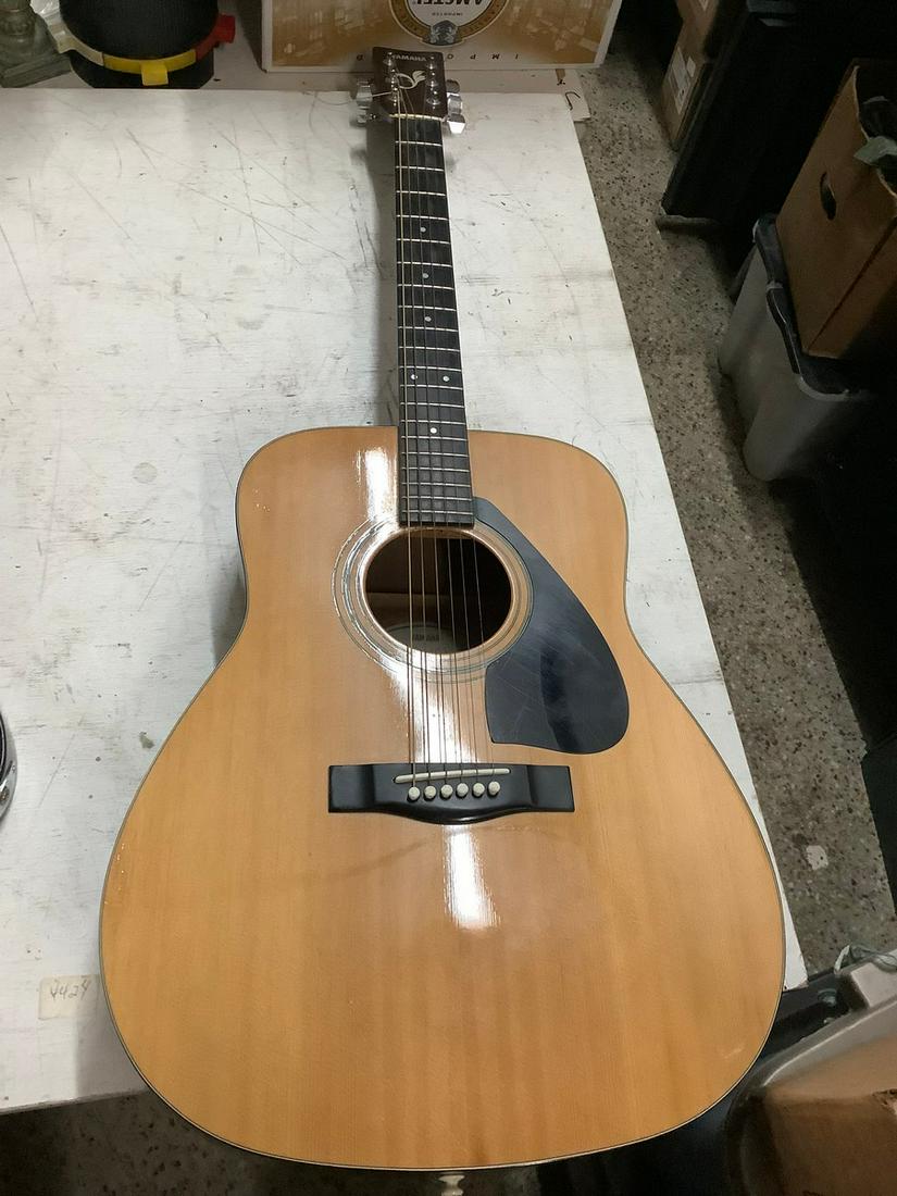 Yamaha acoustic guitar: Yamaha acoustic guitar