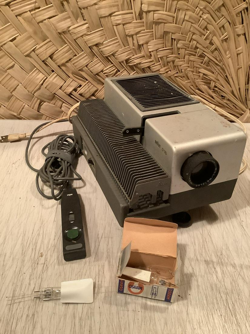 Braun D35 Slide Projector with Osram Bulbs: Braun D35 Slide Projector with Osram Bulbs