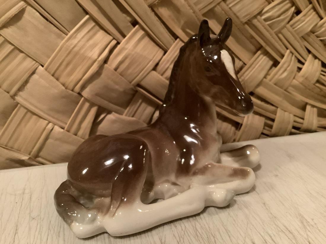 Made in USSR porcelain Horse Statue 6" long: Made in USSR porcelain Horse Statue 6" long