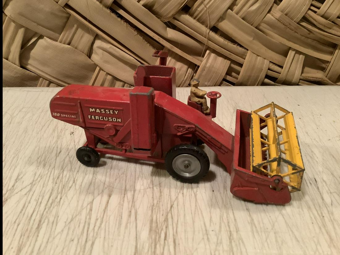 Lesney Massey Ferguson 180 Special Combine Harvester: Lesney Massey Ferguson 180 Special Combine Harvester