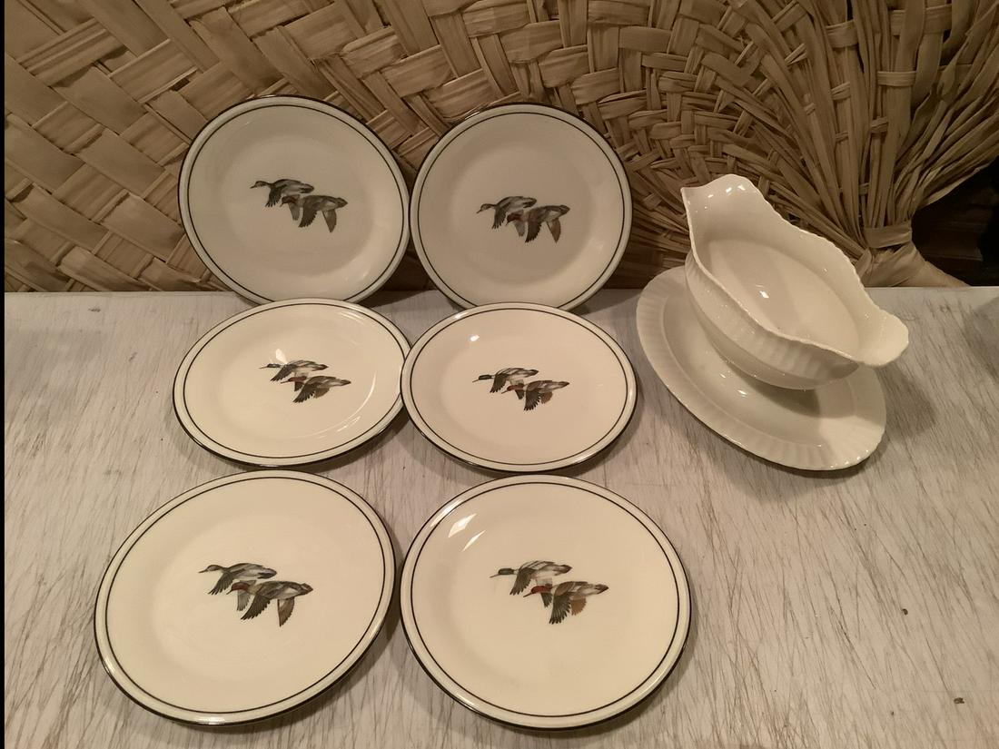 Lenox Special Duck Plates 6.5" across and Gravy Boat (1 of 1)