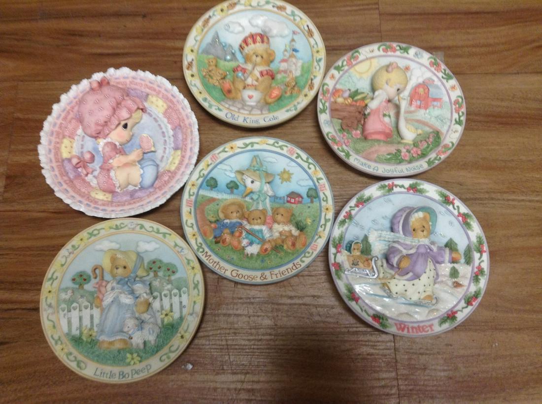 Lot of Cherished Teddies and Precious Moments: Lot of Cherished Teddies and Precious Moments 3-Dimensional Plates