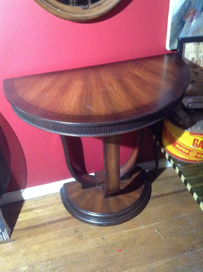 Accent table 32"x32"x18": Accent table 32"x32"x18"