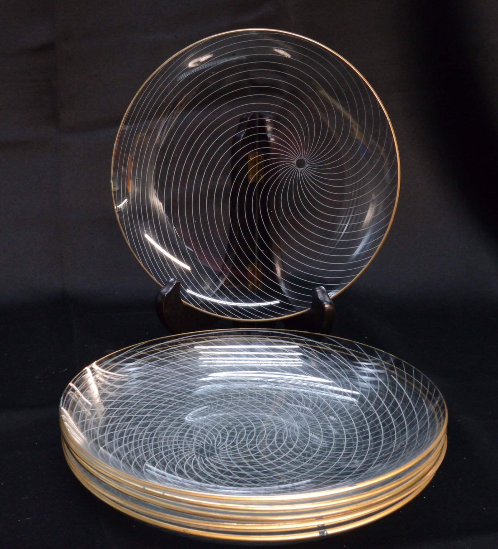 Set of 6 Etched Clear Glass Gold Rimmed Plates: Set of 6 Etched Clear Glass Gold Rimmed Plates