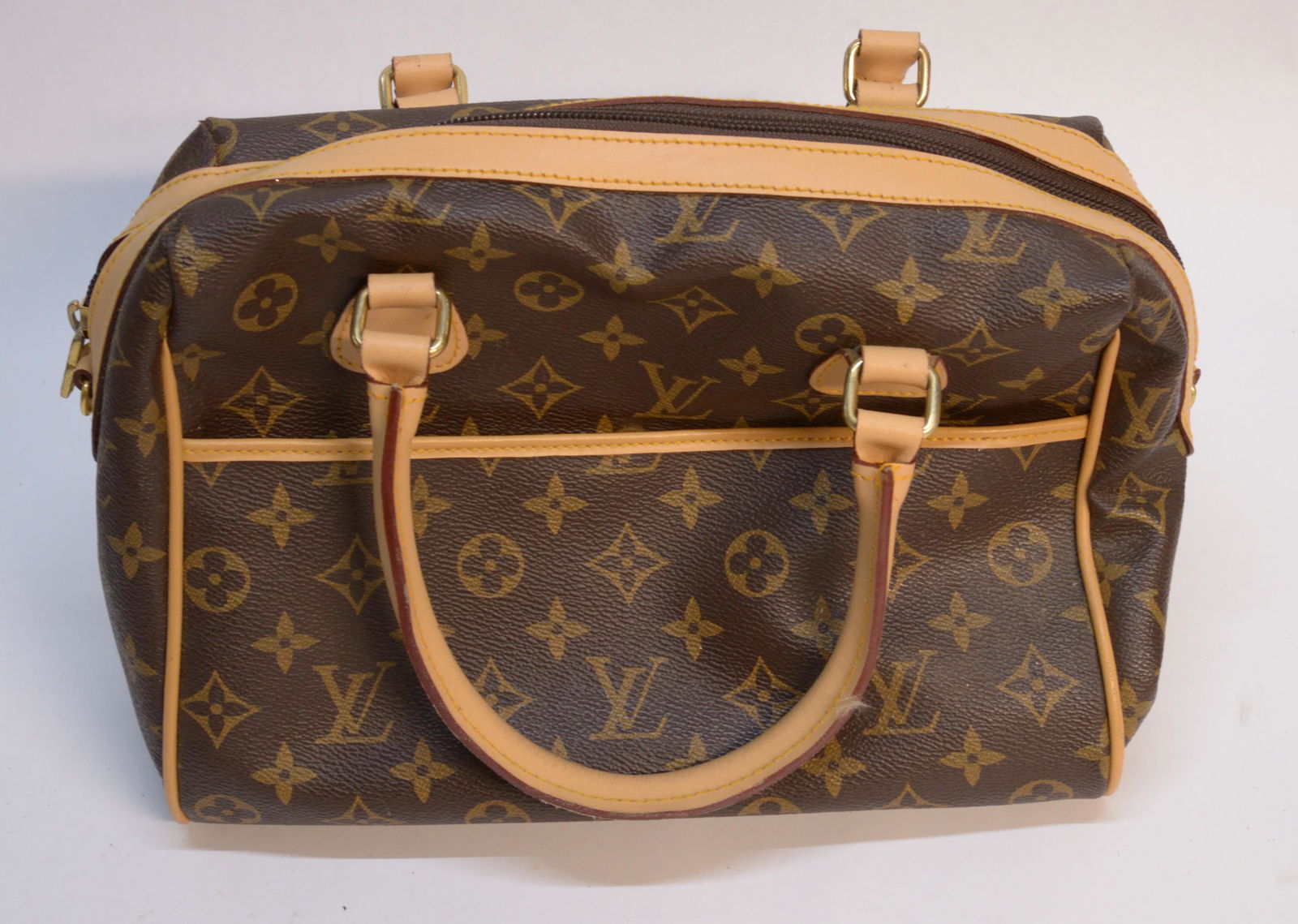 Louis Vuitton Purse (1 of 2)