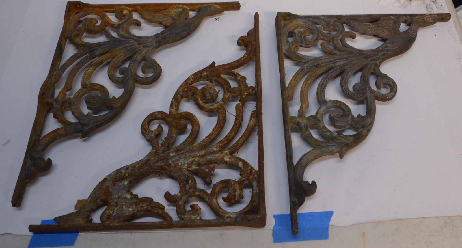 Set of 3 cast iron brackets with bird design (1 of 2)