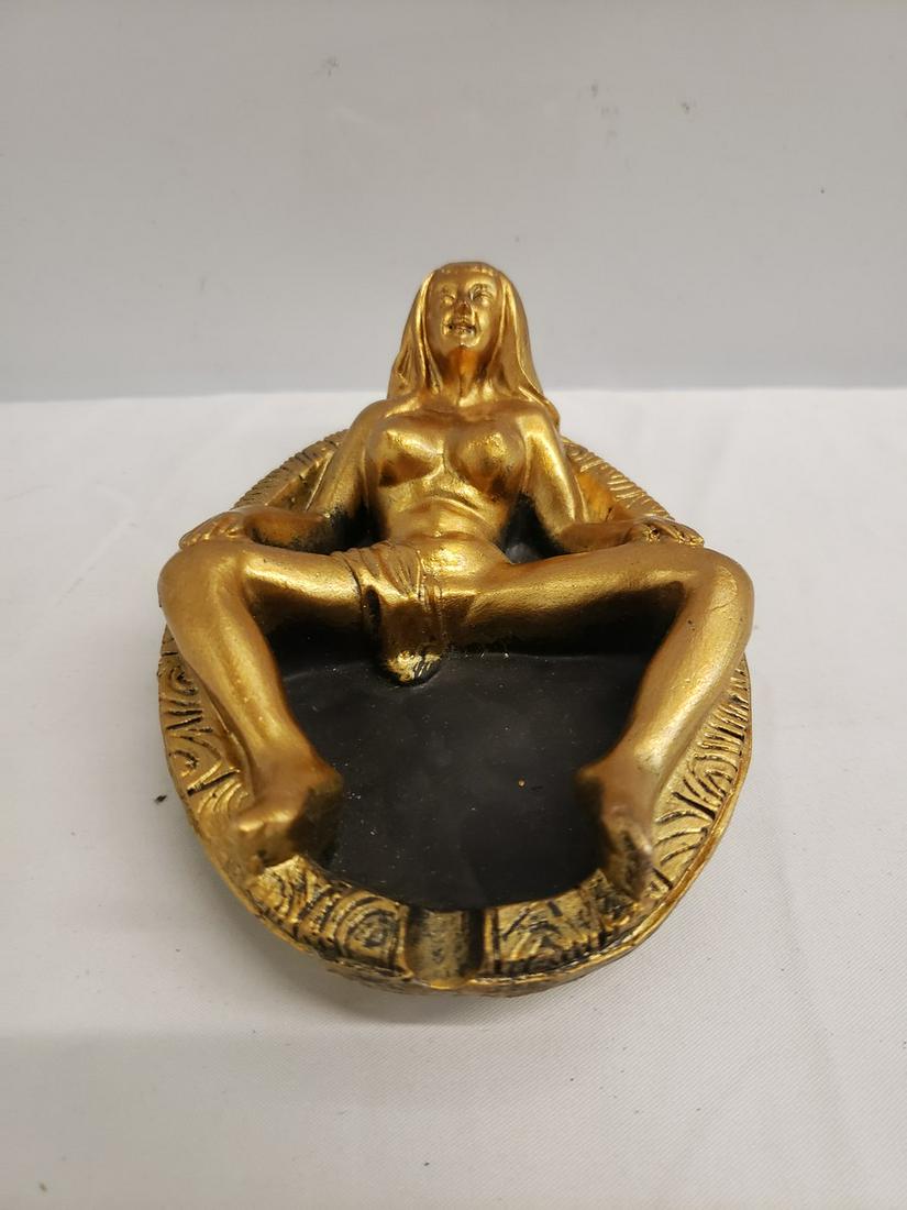 Risque vintage ashtray (1 of 1)