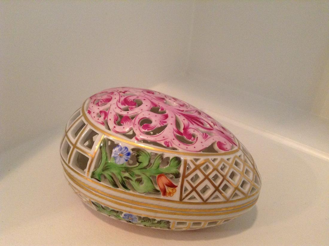 Signed Herend Reticulated open weave Egg box 5" (1 of 1)