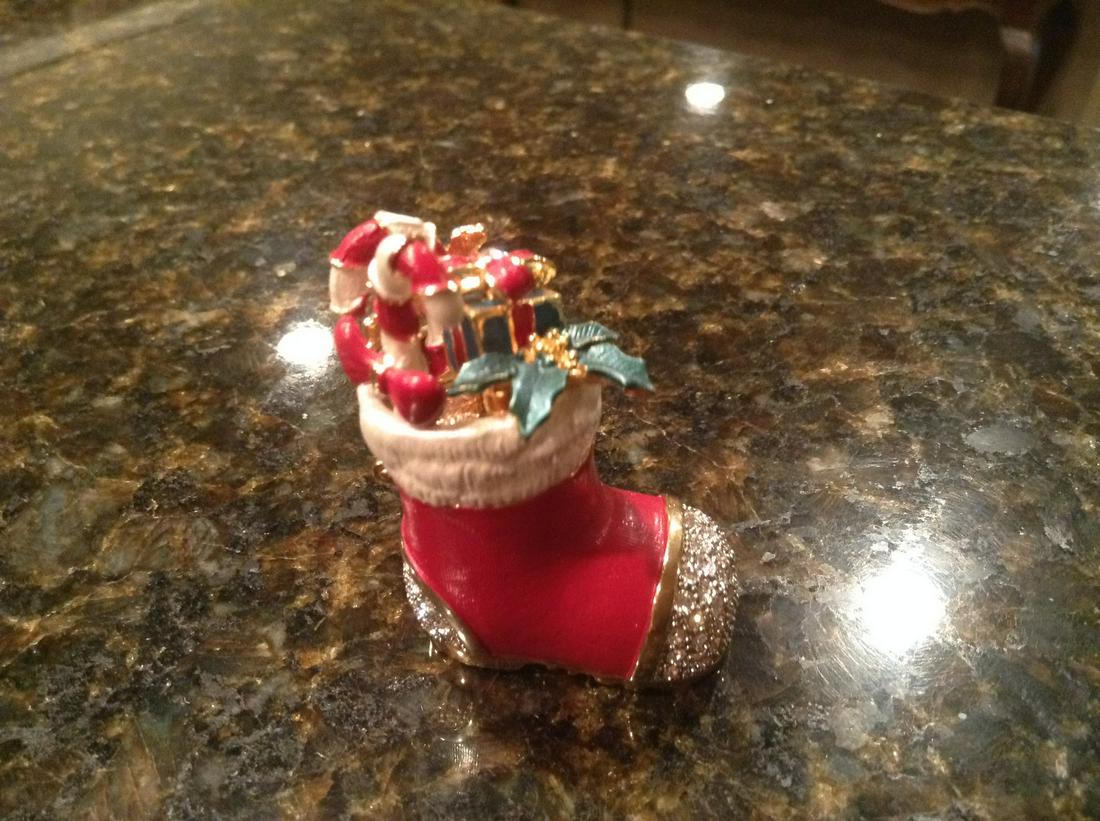 DZ Jeweled Trinket Box: DZ Jeweled Trinket Box