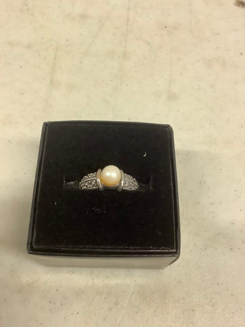 Sterling marcasite ring with cultured pearl: Sterling marcasite ring with cultured pearl