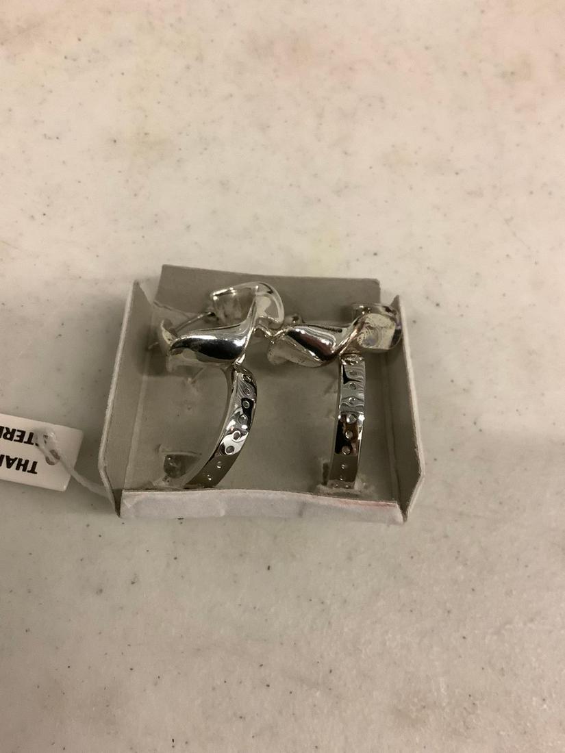 2 pairs of sterling hoop earrings: 2 pairs of sterling hoop earrings