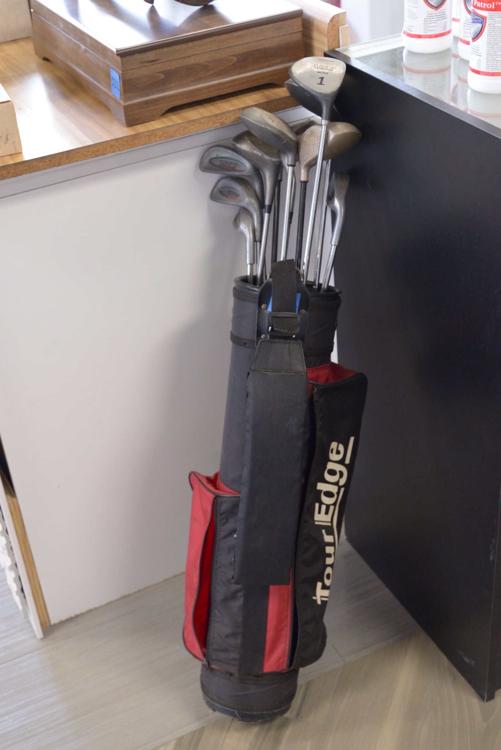 golf clubs: golf clubs
