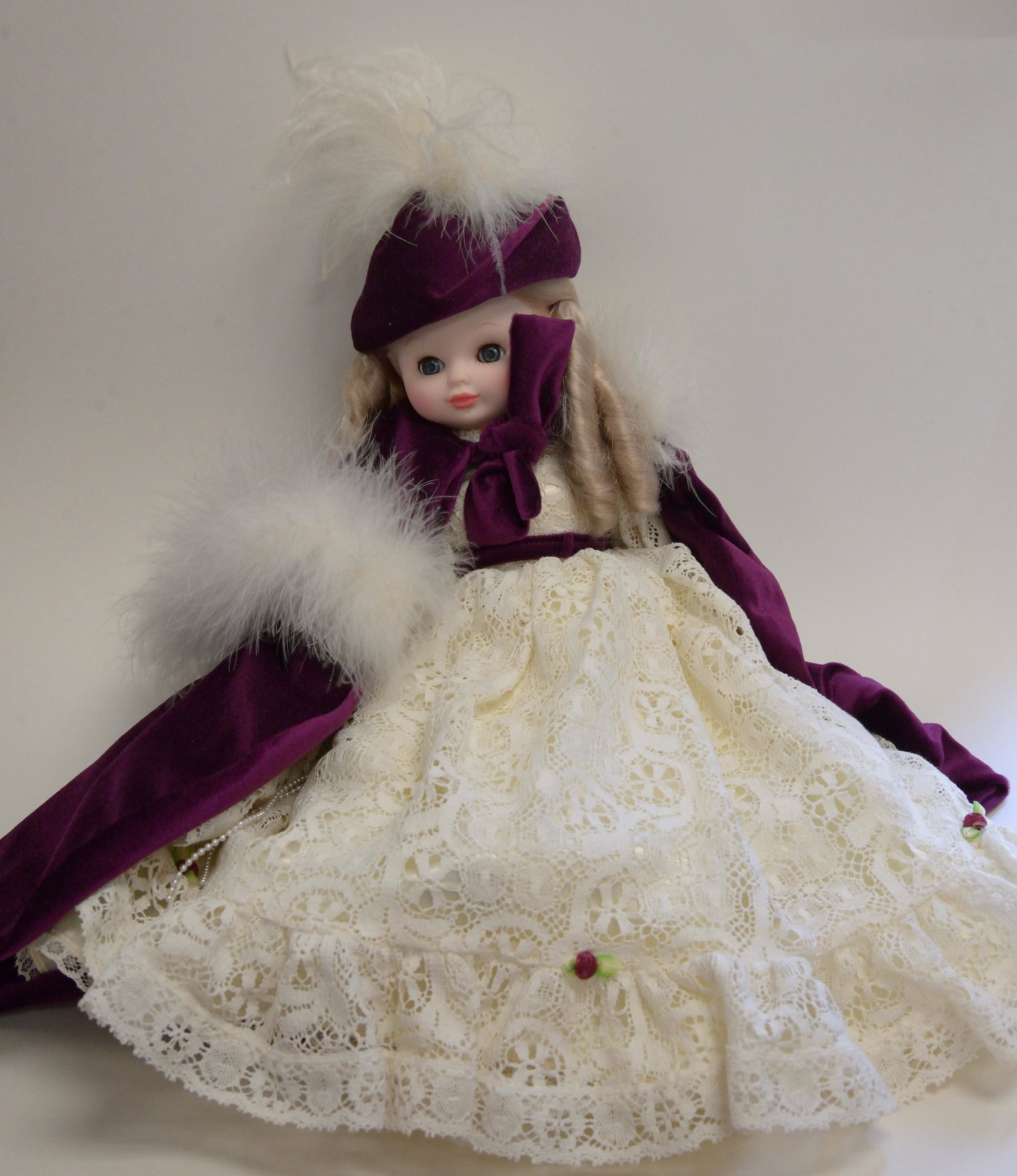Royal Toys LTD 1988 Elsa 17": Royal Toys LTD 1988 Elsa 17"
