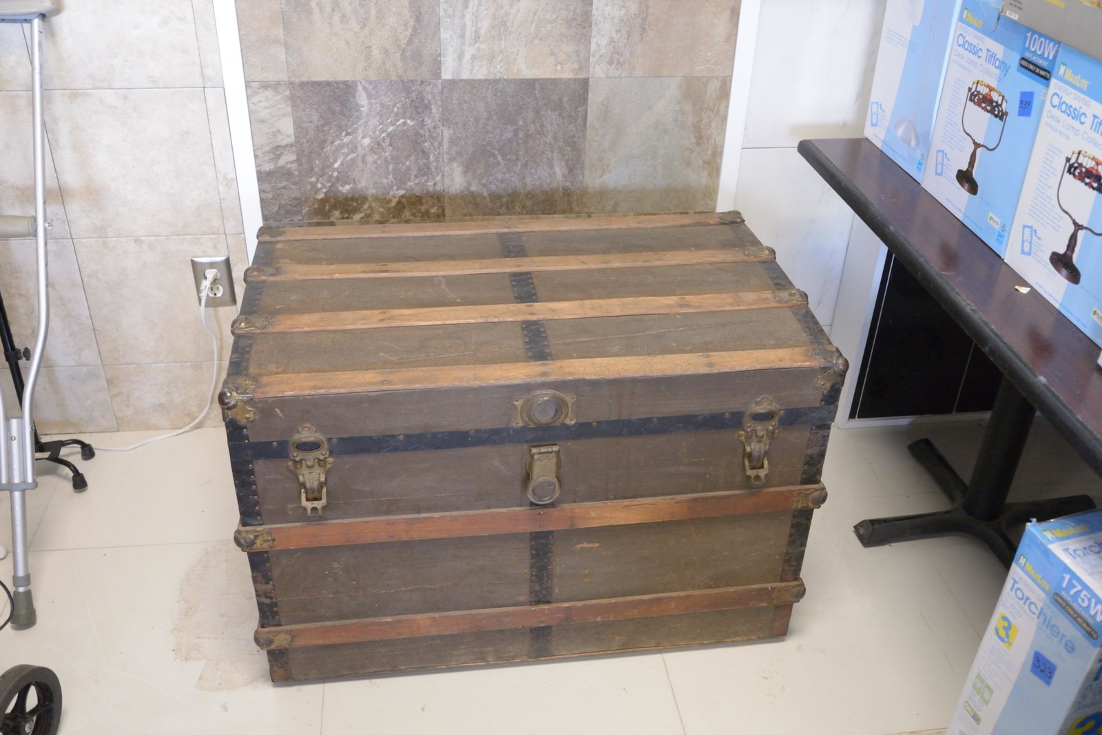 Wooden chest: 24 x 36 x 22"