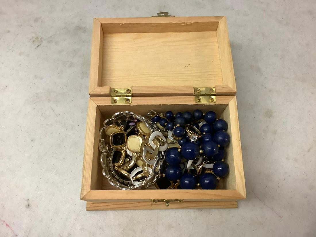 lot of bracelets and more in wood box: lot of bracelets and more in wood box