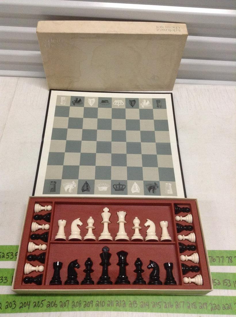 1968 Selchow & Righter Deluxe Chess Set in the box (1 of 1)