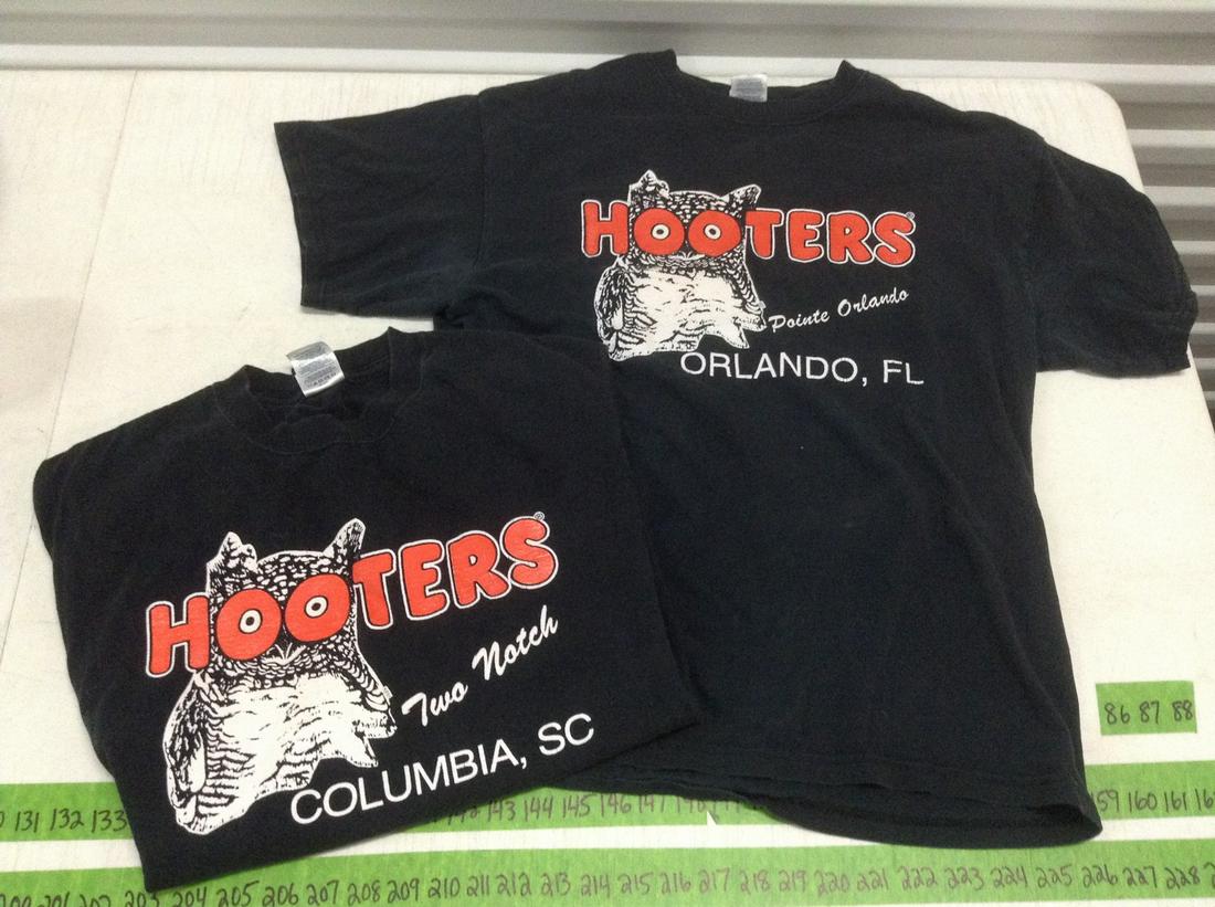 Two Vintage Hooters T-Shirts Sizes M & L (1 of 1)