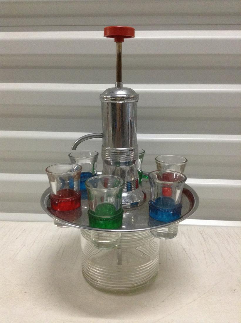 Vintage Decanter with Shot Glasses: Vintage Decanter with Shot Glasses