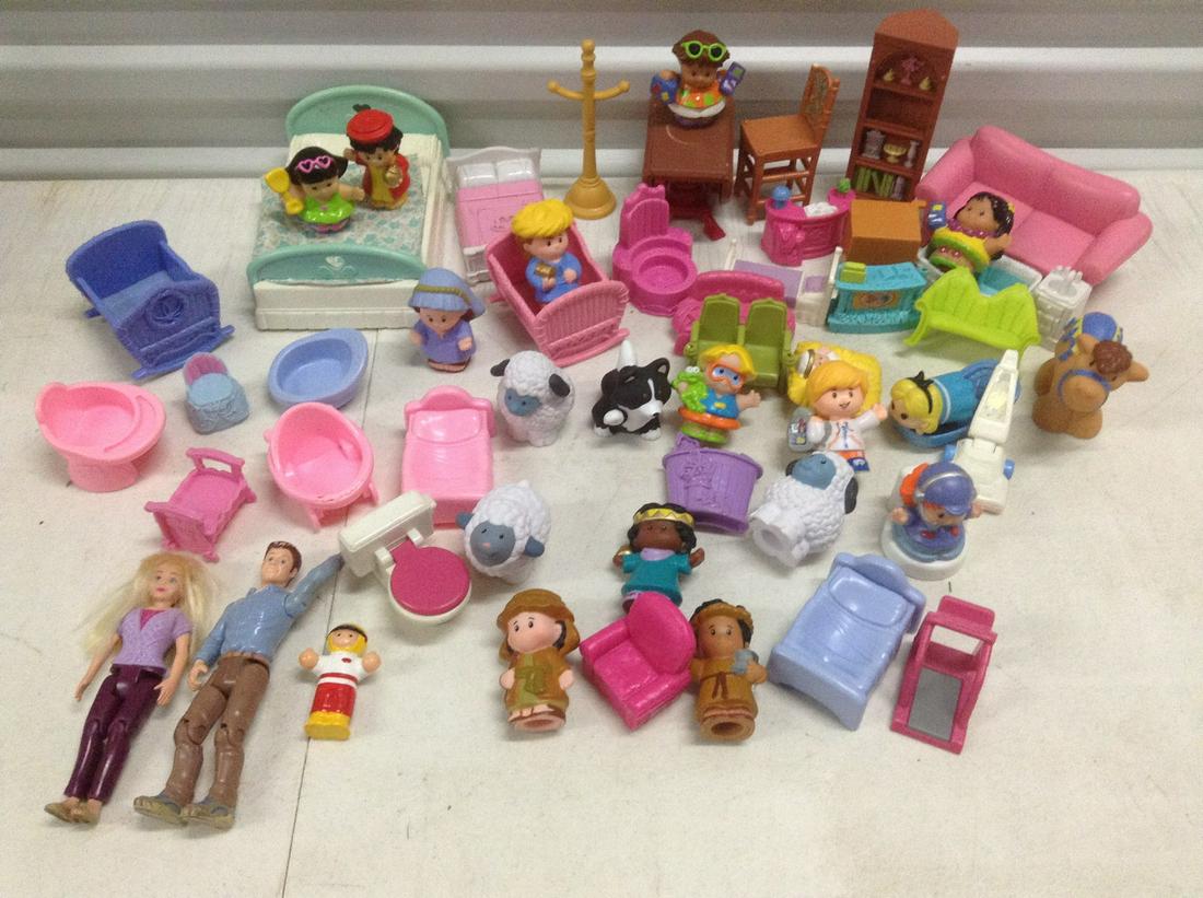 Lot of Mattel Furniture and Dolls: Lot of Mattel Furniture and Dolls