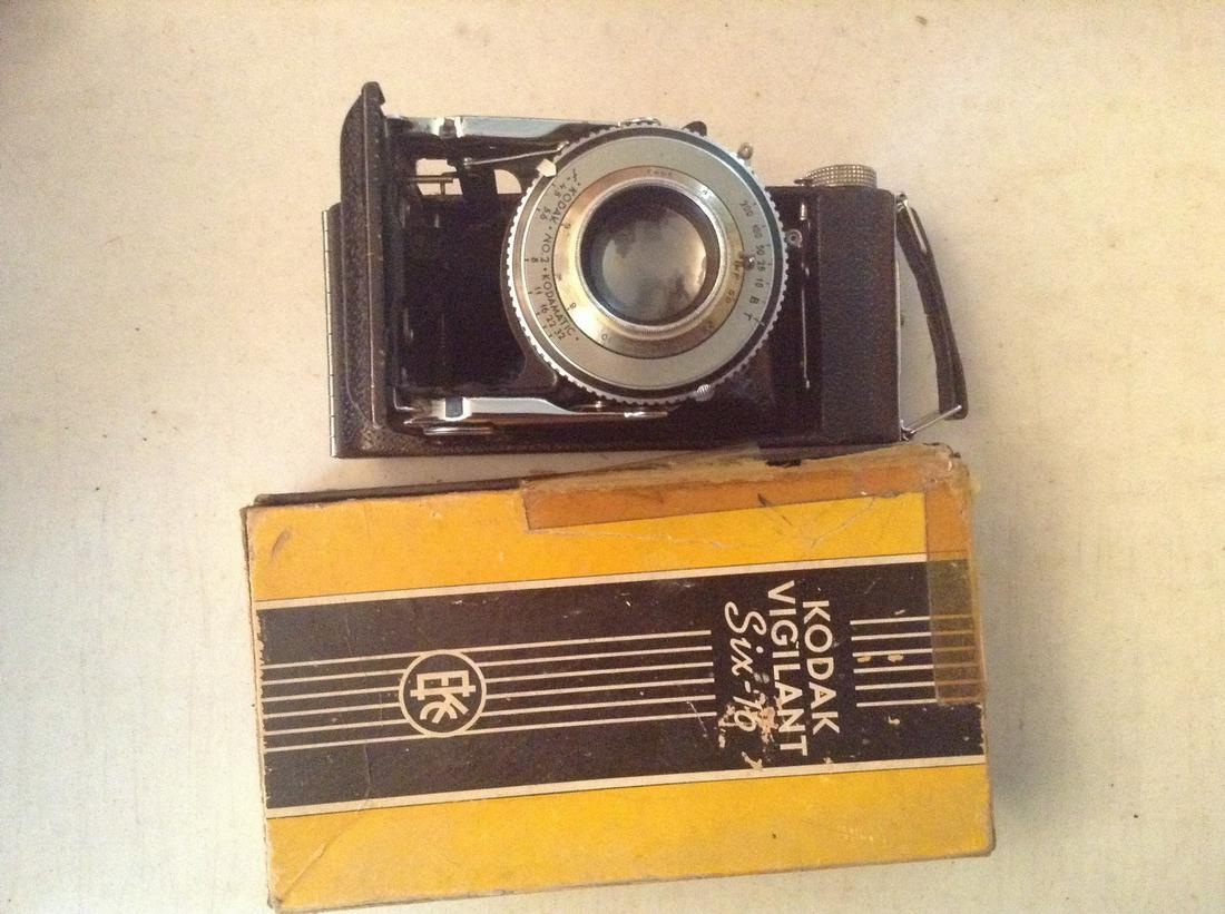 Early Kodak Vigilant Six-16 Camera Slightly Damaged (1 of 1)