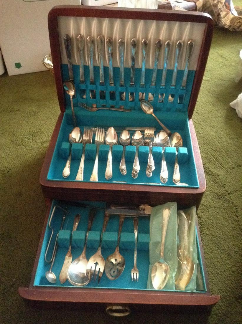 International Silver Co Chest full of WMA Rogers A1 (1 of 1)