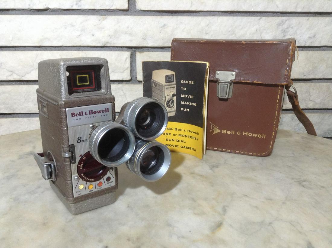 Vintage Bell & Howell Two Fifty Two 8mm Movie Camera (1 of 1)