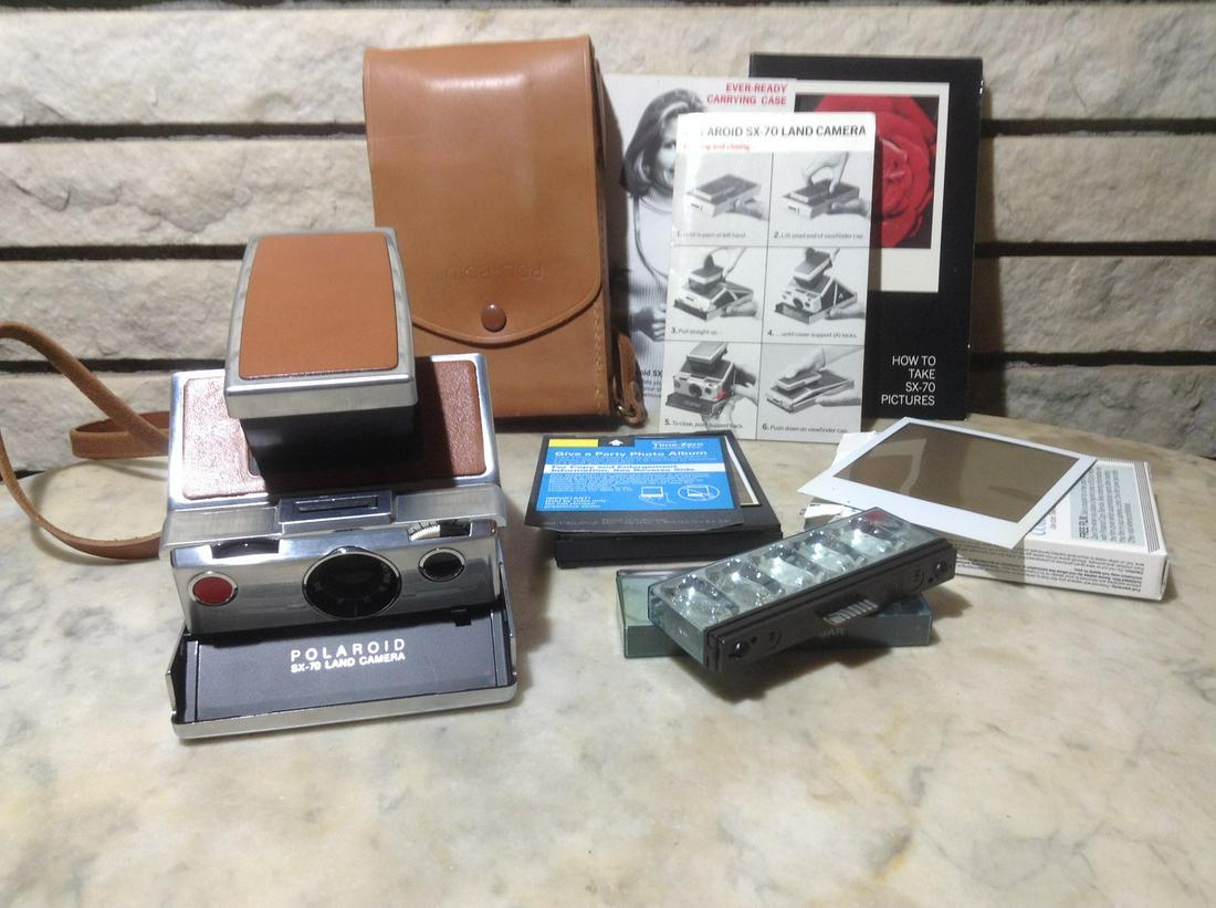 Vintage Polaroid SX-70 Land Camera with Original Case, (1 of 1)