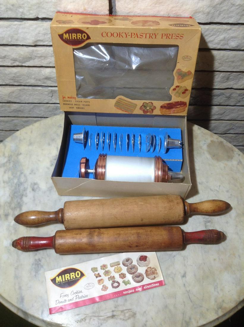 Vintage Mirro Cookie Press in the box and vintage (1 of 1)