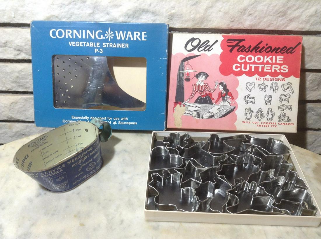 Vintage Cookie Cutters in the box, Hellicks Laundry (1 of 1)