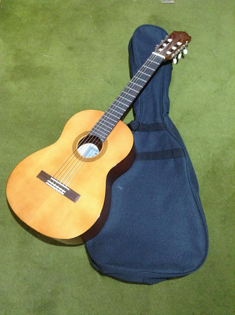 Yamaha CGS102A Acoustic Guitar with Case: Yamaha CGS102A Acoustic Guitar with Case