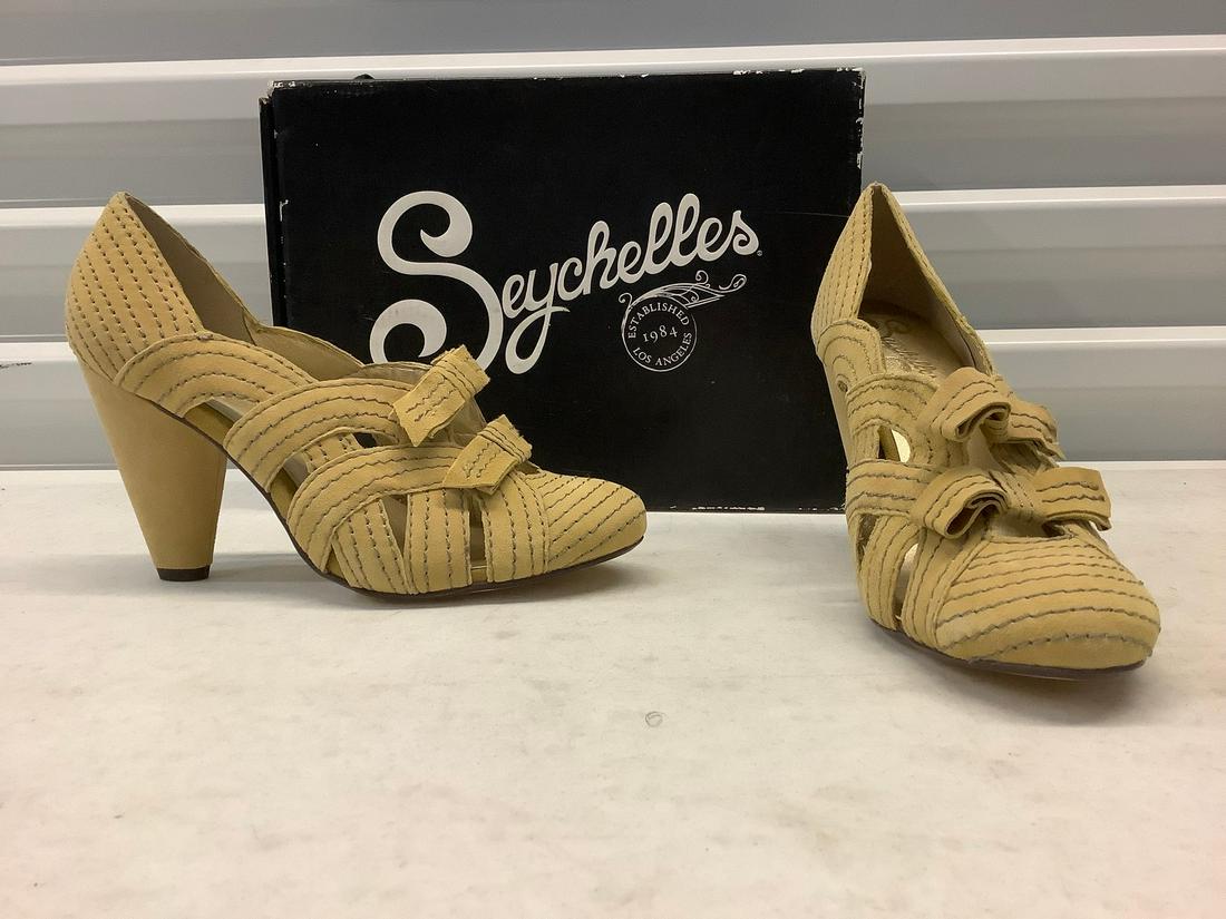 Seychelles Heels: Size: 8 1/2