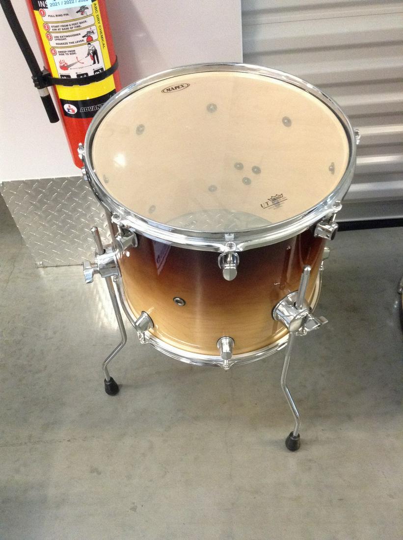 Mapex Drum on Stand (1 of 1)