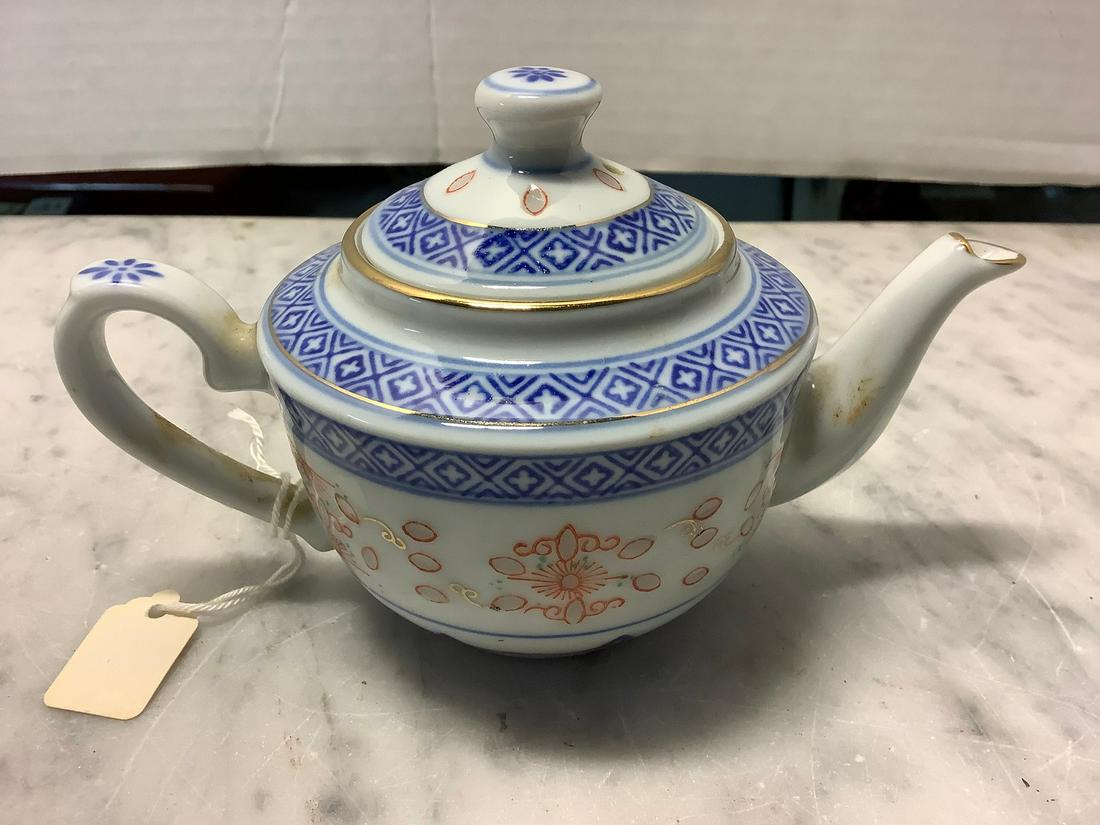 Newark Museum Miniature Teapot (1 of 1)