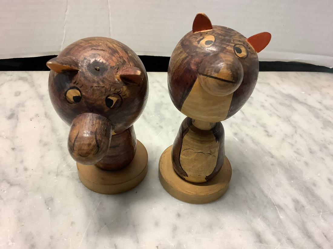 Newark Museum Two Wooden Bears Movable Heads (1 of 1)