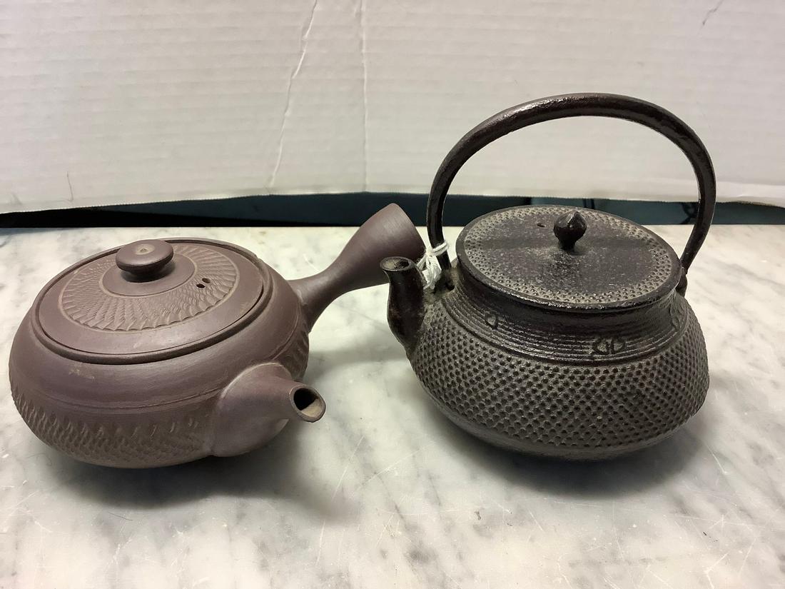 Newark Museum Two Teapots (1 of 1)