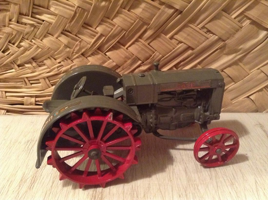 Ertl Die Cast Tractor 8" (1 of 1)