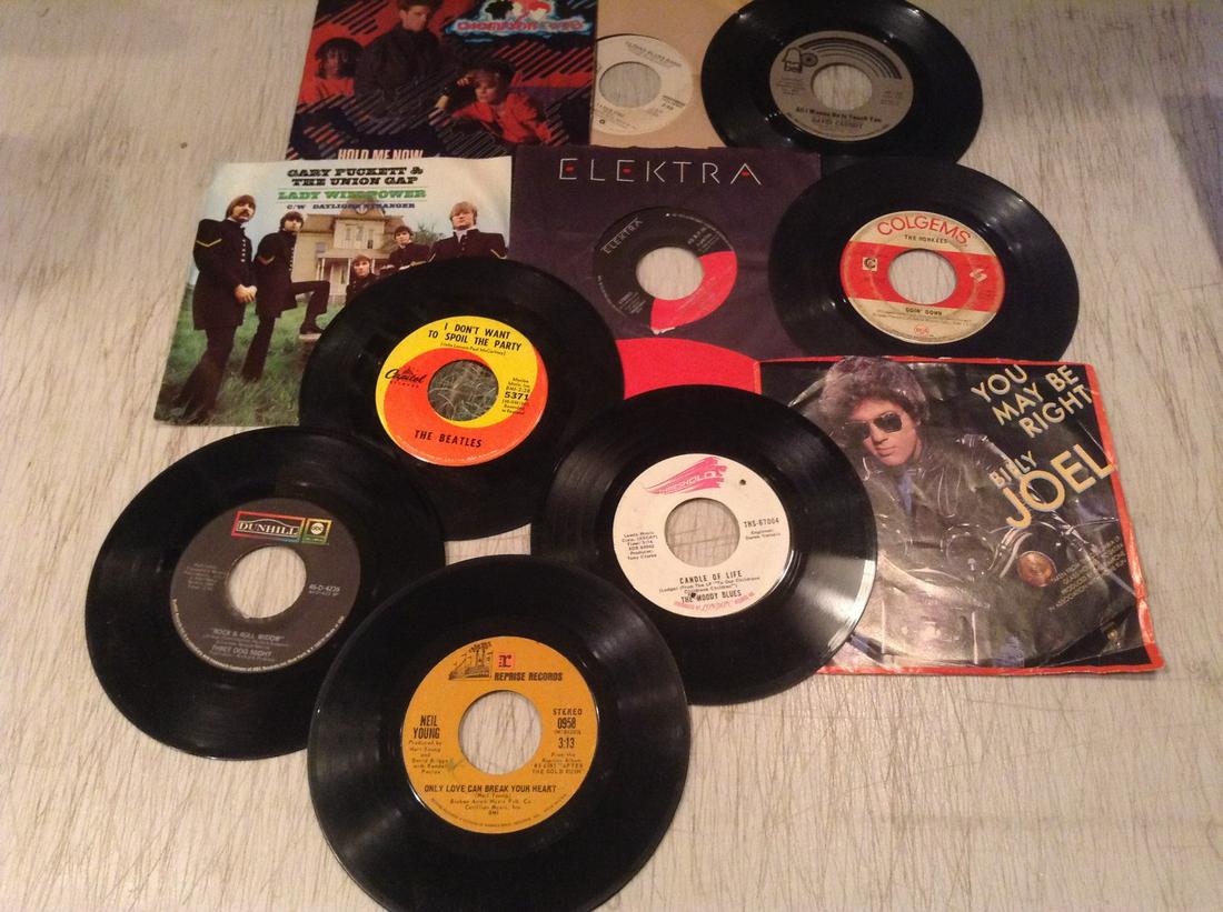 Large lot of Rock 45s - Beatles, Neil Young, Moody: Large lot of Rock 45s - Beatles, Neil Young, Moody Blues, Billy Joel and more