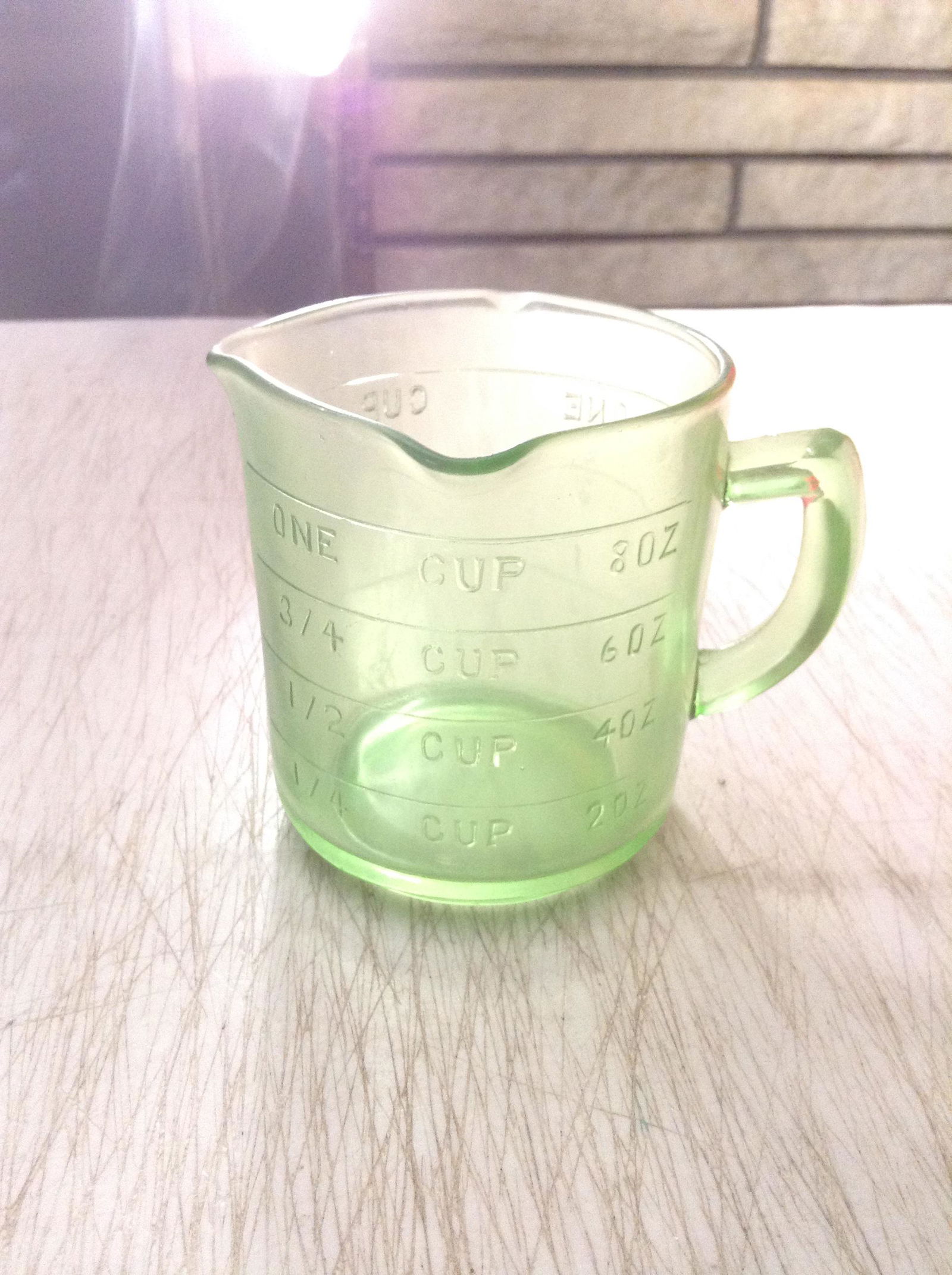 Vaseline Glass measuring cup (1 of 1)