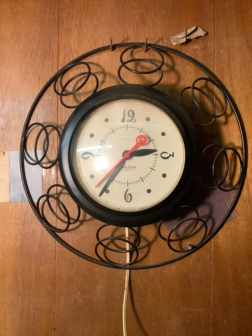 small hanging clock: small hanging clock