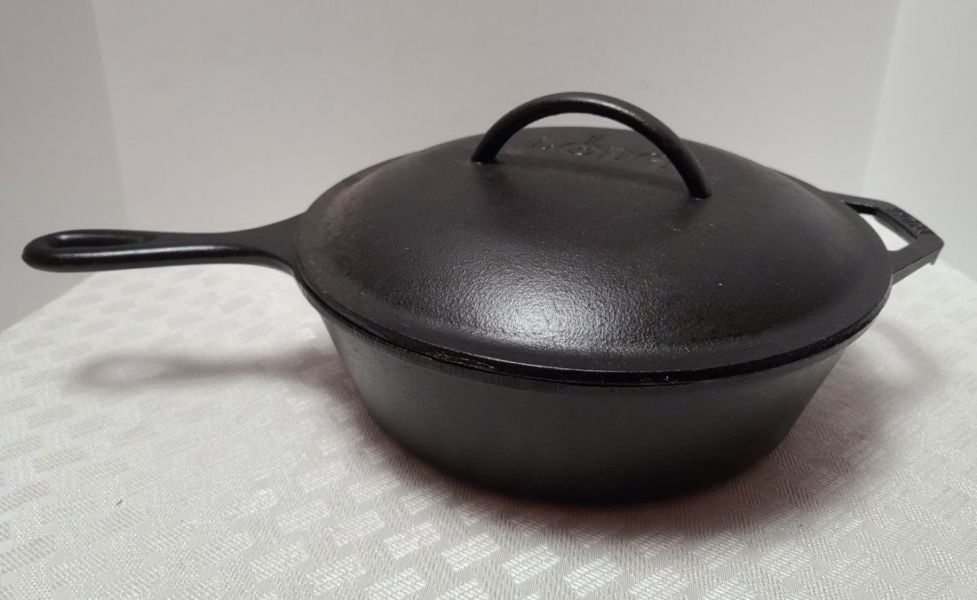 Lodge Cast Iron Pan With Lid (1 of 1)
