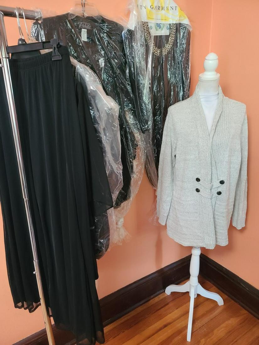 Ladies Modern L Dresses Sweater: Ladies Modern L Dresses Sweater