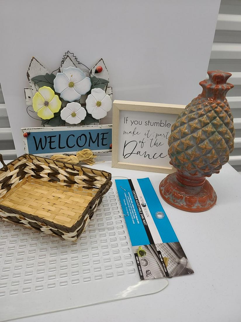 Home items incl Ceramic Pineapple (1 of 1)