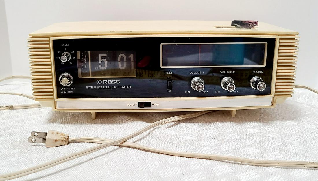 Vintage Ross Stereo Clock Radio Works (1 of 1)