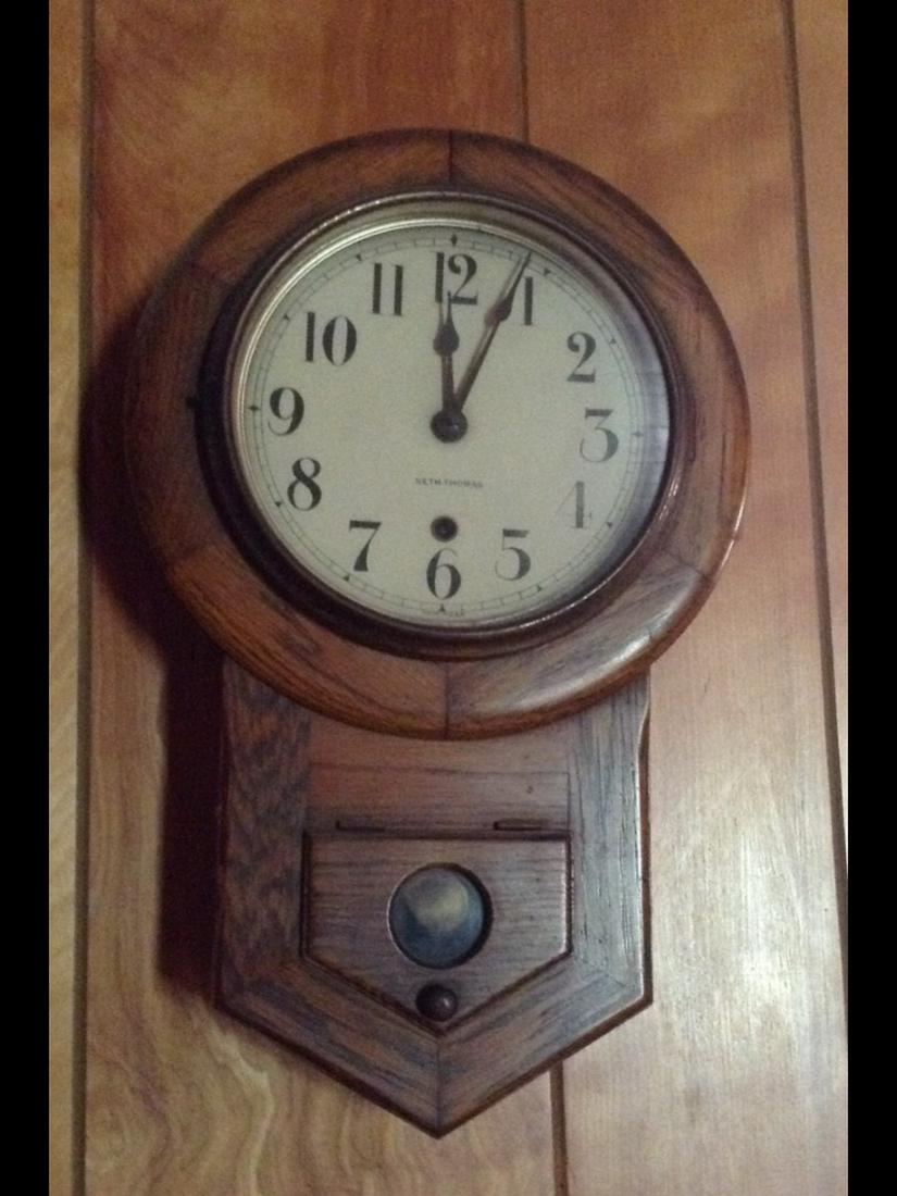 Seth Thomas Wall Hanging Clock (1 of 1)