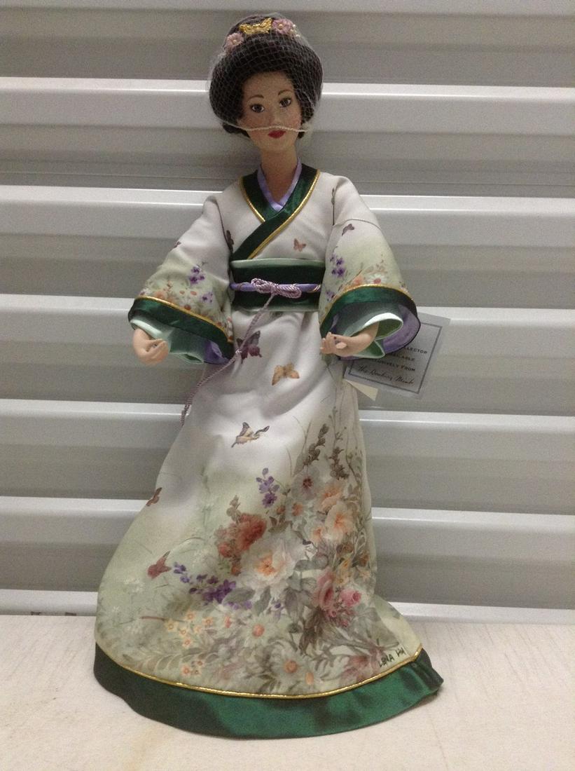 Danbury Mint Signed Lina Liu Porcelain Geisha Doll 18": Danbury Mint Signed Lina Liu Porcelain Geisha Doll 18"