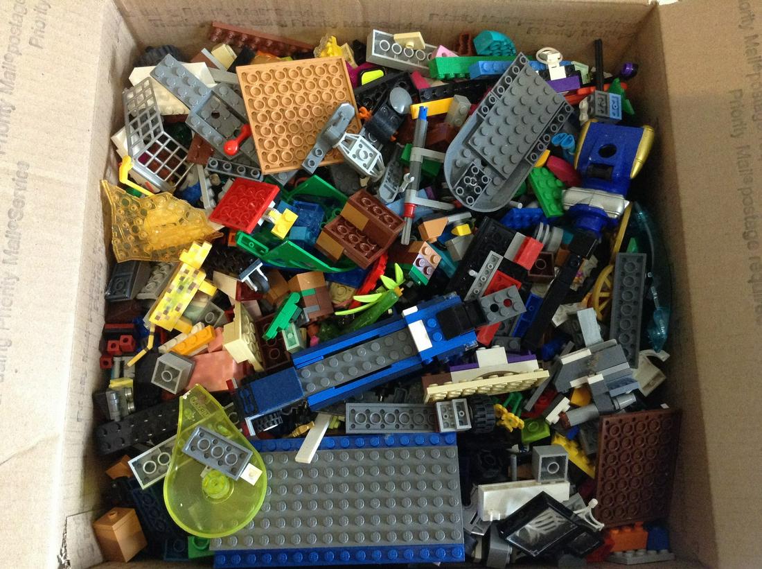 Large lot of Legos: Large lot of Legos