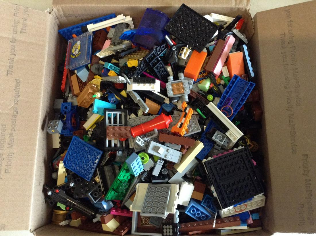 Large lot of Legos: Large lot of Legos