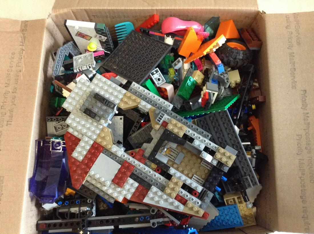 Large lot of Legos: Large lot of Legos