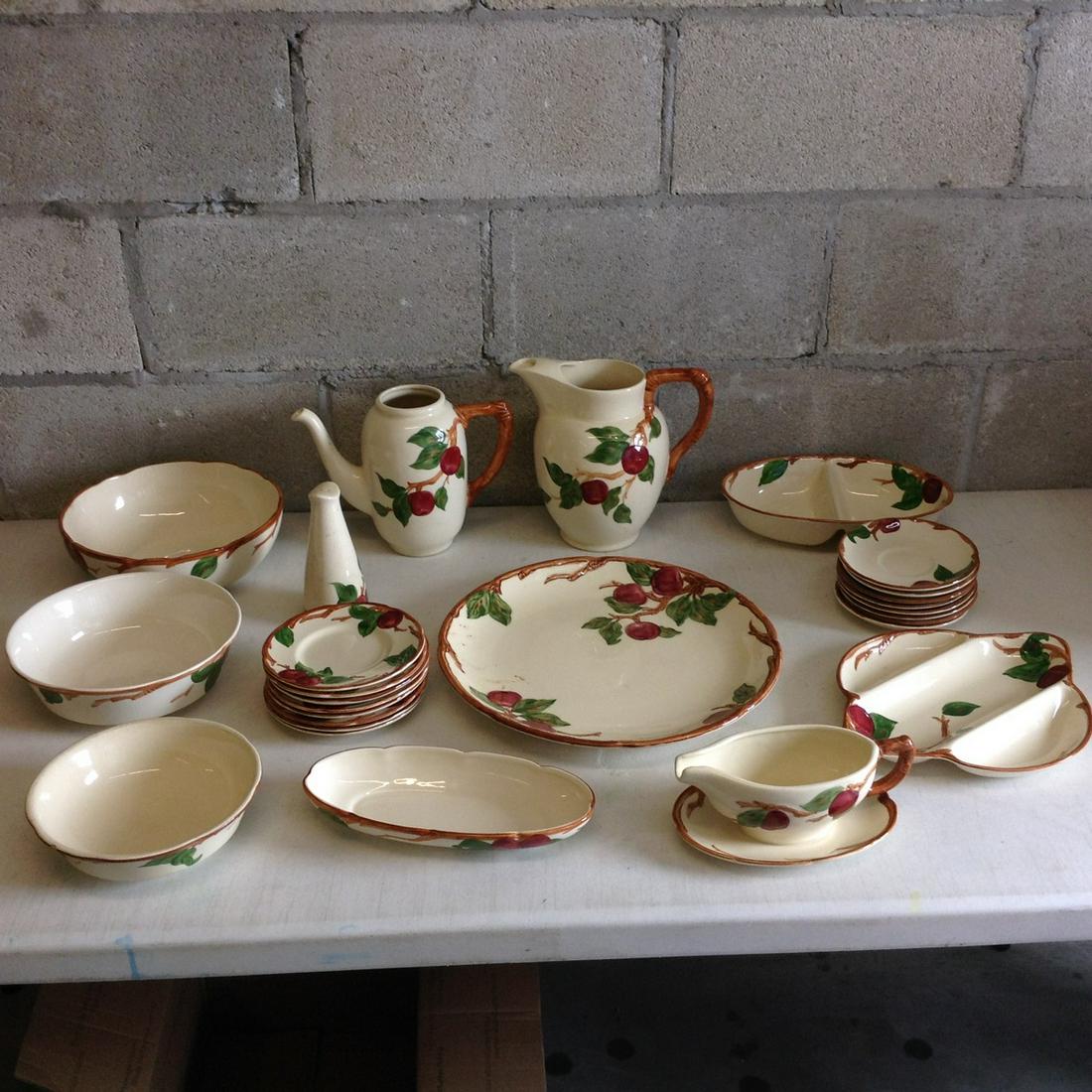 Franciscan Earthenware table set (1 of 1)