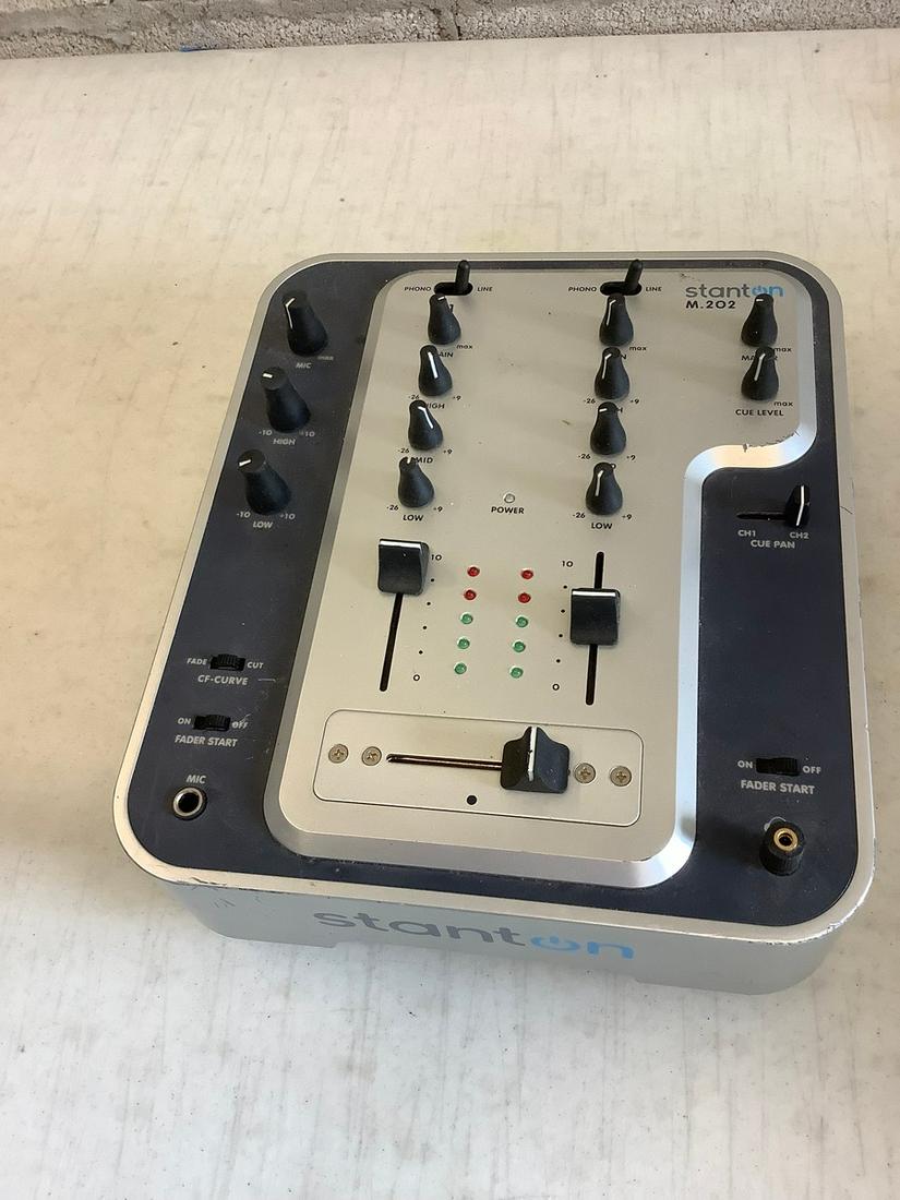 Stanton M.202 mixer (1 of 1)